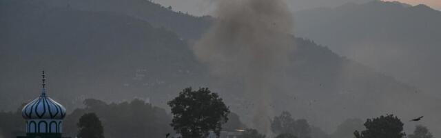 Eksplodirao kotao u fabrici lepka! Broje se mrtvi i povređeni, požar zahvatio i kuće, a vlasnik u bekstvu! (VIDEO)