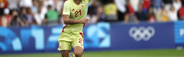 "NADAM SE DA ĆEŠ DOBITI RAK I PASTI MRTAV NA TERENU" Fudbaler heroj nacije dobio JEZIVU PORUKU: Da li je moguće da neko može da izgovori nešto OVAKO BOLESNO!