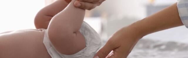 Stručnjaci tvrde: Roditelji treba da traže dozvolu od beba pre nego što im promene pelenu