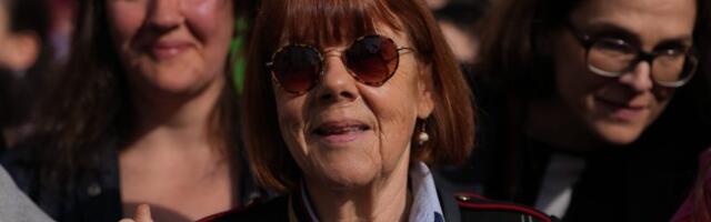 Širom Francuske skupovi za Dan žena, u Parizu učestvovale Žizel Peliko i njena ćerka