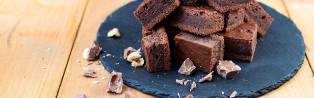 Kada nemate mnogo vremena ovaj kolač je pravi izbor: Sprema se lako i brzo, ove čokoladne kocke tope se u ustima