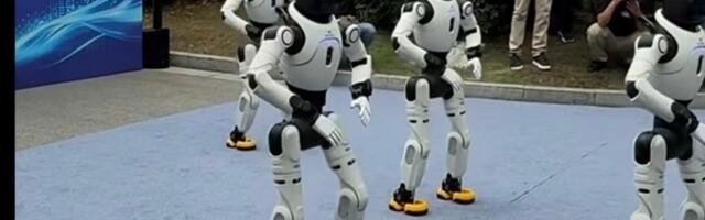 Roboti Milutin i Dragutin večeras na gradskom trgu u Leskovcu igraju „Moravac“