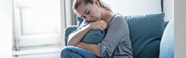 OPASNO! DRUŠTVENE MREŽE PREPUNE LAŽNIH TERAPEUTA! Dizajnerka 'leči' depresiju za 700E!? Ubeđuje ljude da to nije bolest