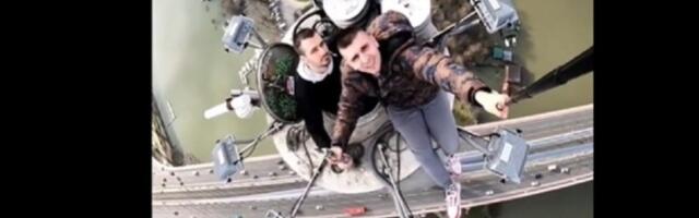 LUDILO Popeli se na vrh Mosta na Adi da naprave selfi (VIDEO)