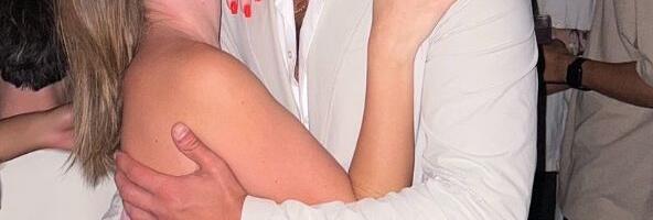 Konačno se pohvalila da je pronašla dečka, ponosno ga pokazala, a dve nedelje kasnije ispao skandal: "On se viđa sa babama!"