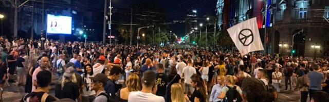 (UŽIVO) Demonstranti i naprednjaci oči u oči ispred Generalštaba: Počeli protesti na više mesta u Srbiji (FOTO/VIDEO)
