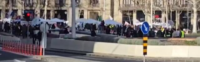 Blokaderi ponovo okupiraju Beograd! Podigli bedne šatore na Trgu Nikole Pašića - Kokanović zapretio novinarima Informera (VIDEO)
