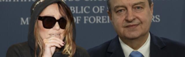 DA SE NAJEŽIŠ - SRAMNI NAPAD NA PEVAČICU ZBOG IVICE DAČIĆA! Skandalozna fotografija kruži internetom, sve otišlo predaleko!