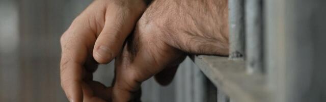 Jedan pao sa trećeg sprata, dvojica izbodena u stanu u Novom Sadu: Optuženima za pokušaj ubistva sledi pritvor