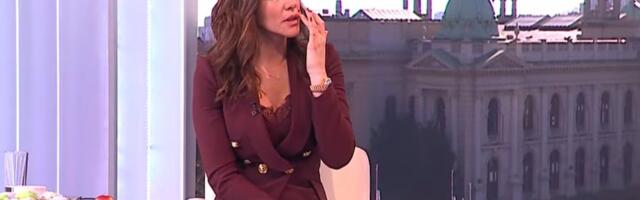 Voditeljka kida u topu i helankama: Pokazala paklene trbušnjake, mreže se usijale "Ima telo za desetku"