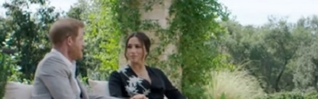 Kraljica Elizabeta kleči na Meganinom vratu: Poznati satirični časopis izazvao je negodovanje novim naslovom