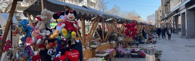 Cene cveća na tezgama u Leskovcu za 8. mart u odnosu na prole godine ostale iste