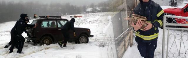 Ima ih svuda: Pripadnici policije pomažu u svim sitacijama