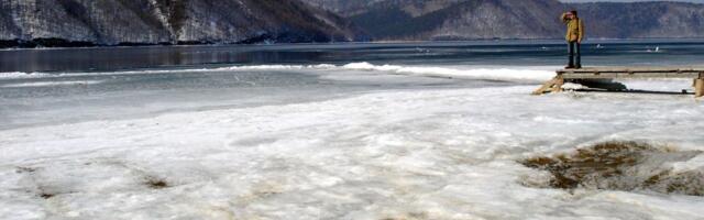 Dečak propao kroz led na Bajkalskom jezeru i smrtno stradao