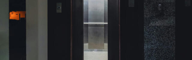 Lift stao, upravnik nedostupan: Ko zaista može da spasi stanare i jedan potez koji rešava problem odmah!