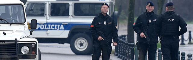 POKUŠAO DA PODMITI POLICAJCA SA 10 EVRA I "REŠI PROBLEM": Na granici zaustavljen "audi", Srbin odmah uhapšen!