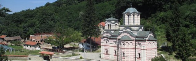 UOČI VASKRSA SE DEŠAVAJU ČUDA, A JEDNO SE DOGODILO U MANASTIRU TUMANE! Devojčica izgovorila molitvu pred moštima Svetog Zosima i PROHODALA!