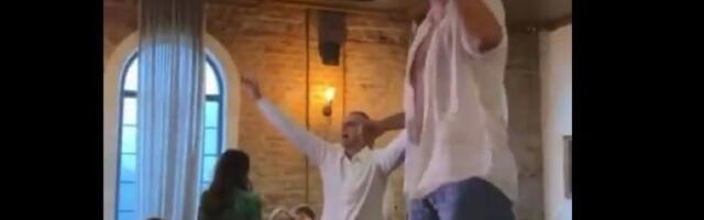 Jokić pravio šou na svadbi košarkaša i odbojkašice (VIDEO)