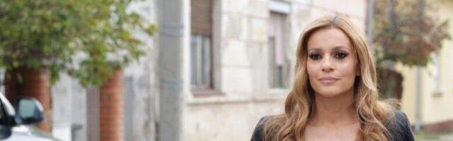 Jelena Kostov progovorila o partneru o kojem se malo zna, pa prozvala kolege: "Te priče kod mene ne piju vodu"