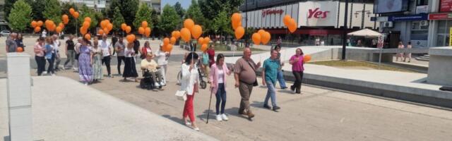 Šetnjom na Gradskom trgu obeležen Svetski dan borbe protiv multipla skleroze
