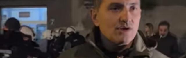 Komandant Repac se obratio okupljenim građanima: Ne hapsimo Jaćimovića, pristao je da sa nama ode u stanicu (VIDEO)
