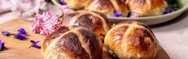 Mekane vaskršnje zemičke koje mirišu na praznike: Recept koji uspeva svaki put