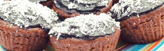 Mafini sa kokosom i bogatom čokoladnom glazurom su raj na nepca