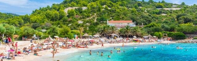 Platili su 2.000 EVRA za luksuzan smeštaj u Hrvatskoj, a dobili APARTMAN IZ NOĆNE MORE (VIDEO)