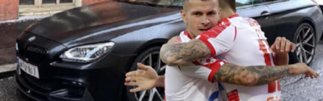 TETOVAŽE, SKUPA KOLA, LEPE ŽENE Bivši fudbaler Zvezde ima opasne "zverke" sa specijalnim tablicama, zgodna crnka ga uvalila u problem, a sada će igrati drugu ligu (FOTO)