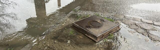 Zbog izlivanja kanalizacije, stanovnici ulice dr Jovana Ristića više od 48 sati “zarobljeni” u svojim kućama