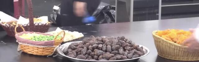 EVO KAKO SE U ELITI OBELEŽAVA BADNJE VEČE: Na stolu puno posne hrane, a jedan učesnik pokazao koliko je alav (VIDEO)