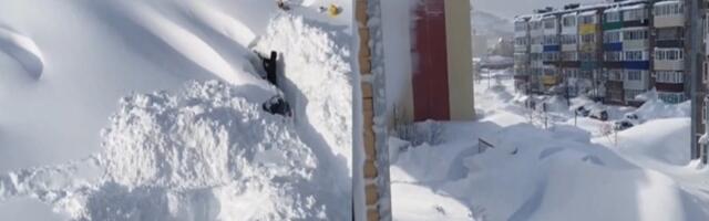 Sneg do krova zgrada: Neverovatni prizori sa Kamčatke (VIDEO)