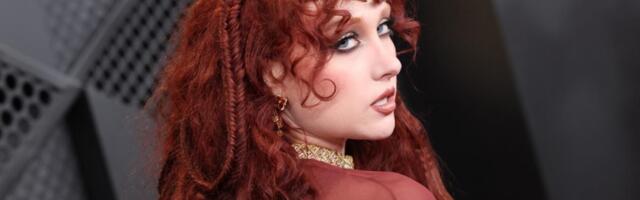 Sećate li se pevačice sa golim grudima na crvenom tepihu? E, sad je celom svetu pokazala i zadnjicu i uopšte je nije blam