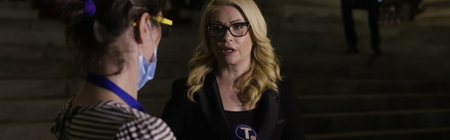 POSLE MOLBI VUČIĆA: Božićeva prekinula štrajk; Martinović nastavlja