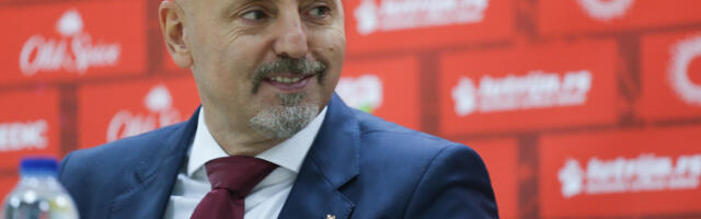 OBRADOVIĆ HOĆE NA KLUPU SRBIJE: Legenda istakla kandidaturu za mesto Pešićevog naslednika! (FOTO)