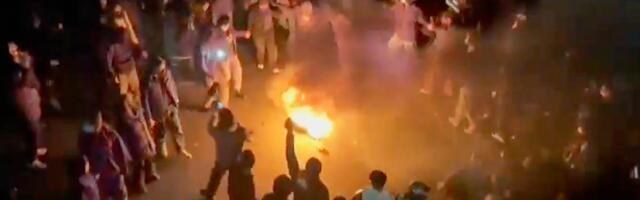 DRAMATIČAN SKOK BROJA MRTVIH U IRANU: Državni zvaničnik za smrtne slučajeve krivi "teroriste"! (VIDEO)