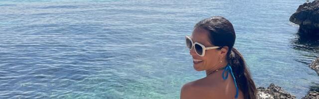 Ana Ivanović se oglasila sa egzotične destinacije: Pokazala preplanuo ten u šortsu - evo u čijem je društvu