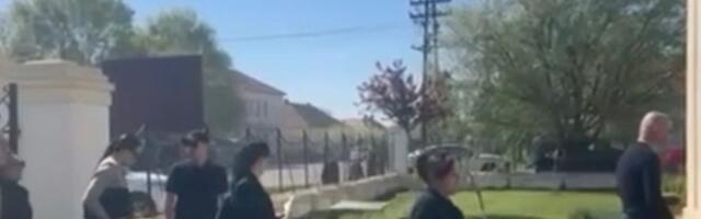 Branka Lazić jedva hoda, ušla u crkvu u crnini: Od nje se ne odvajaju najbliži