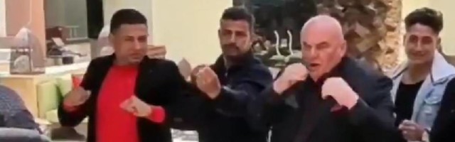 Palma opet demonstrira svoje borilačko umeće, ovaj put na strancima i stvarno nas je blam zbog toga