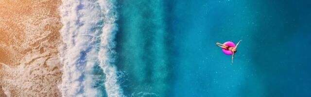 Šetala plažom, a onda je progutao živi pesak! Scena koja se viđa samo u filmu (VIDEO)