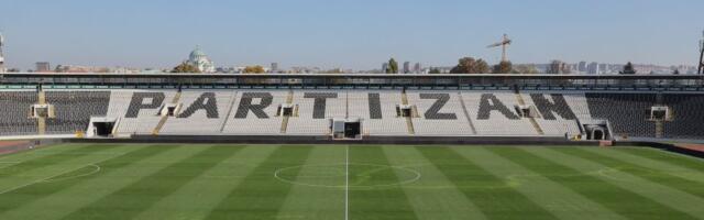 Sneg okovao Humsku! Partizan morao da čisti teren usred noći pred meč sa Napretkom! (VIDEO)