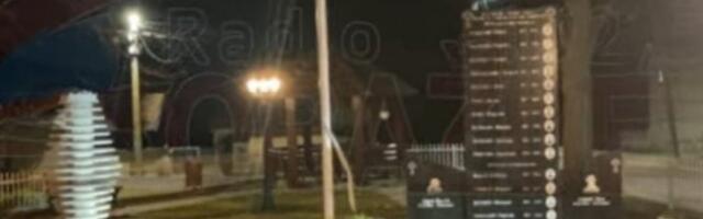 Skinuta zastava sa memorijalnog kompleksa u Goraždevcu: Oglasila se Kancelarija za KiM