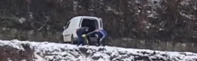 BRUKA NA BALKANU! Uzeli stari uređaj i bacili ga u reku (VIDEO)