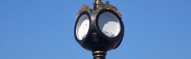 BLAMAŽA USRED BEOGRADA! Novi sat pokvaren dan nakon postavljanja, krivac "Čistoća" - prali sat na nepravilan način?!