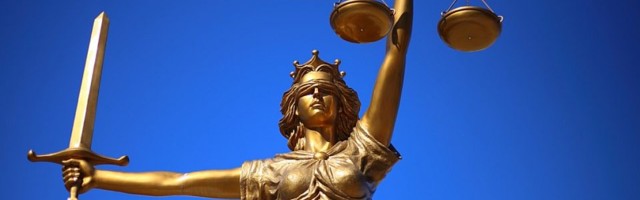 Novosadski advokat: Vrhovni sud uništava građane zarad besramnog bogaćenja stranih banaka