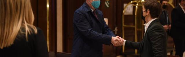 Brnabić na radnom doručku sa Mekalisterom!