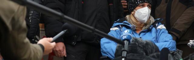 LJUDI, POGLEDAJTE KAKVI SU OVI BLOKADERI: Hrku nagovorili da govori o Vučićevoj deci i ženi pokojnoj četiri godine!?!