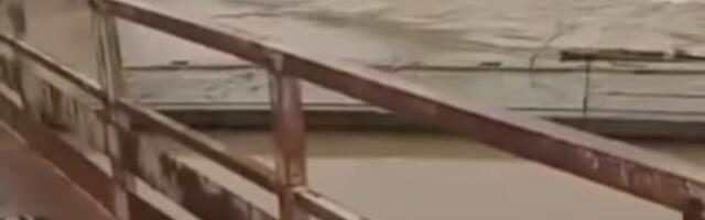 DRAMATIČNI PRIZORI IZ SVIJLAJNCA Nabujala reka odnela ČITAV MOST