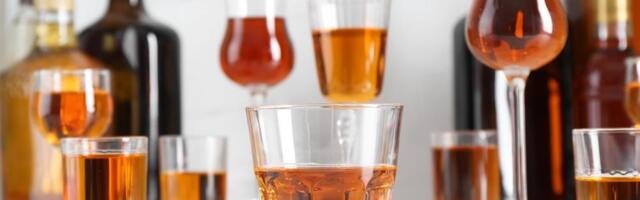 U LETONIJI, PORTUGALU I RUMUNIJI PIJU VIŠE OD 11,5 LITARA ČISTOG ALKOHOLA GODIŠNJE Zemlje EU se ne slažu po pitanju koja količina je bezbedna; SZO: Nije nijedna