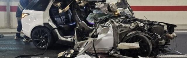 STRAVIČNE SLIKE NESREĆE NA AUTO-PUTU MILOŠ VELIKI! Vozač izgubio kontrolu, pa se u tunelu zakucao u zid! DŽIP POTPUNO SMRSKAN! (FOTO)